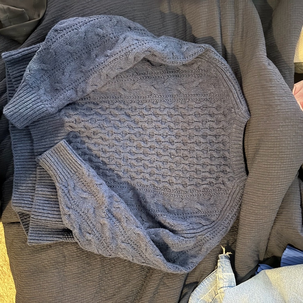 Universal Thread Navy Crewneck Sweater